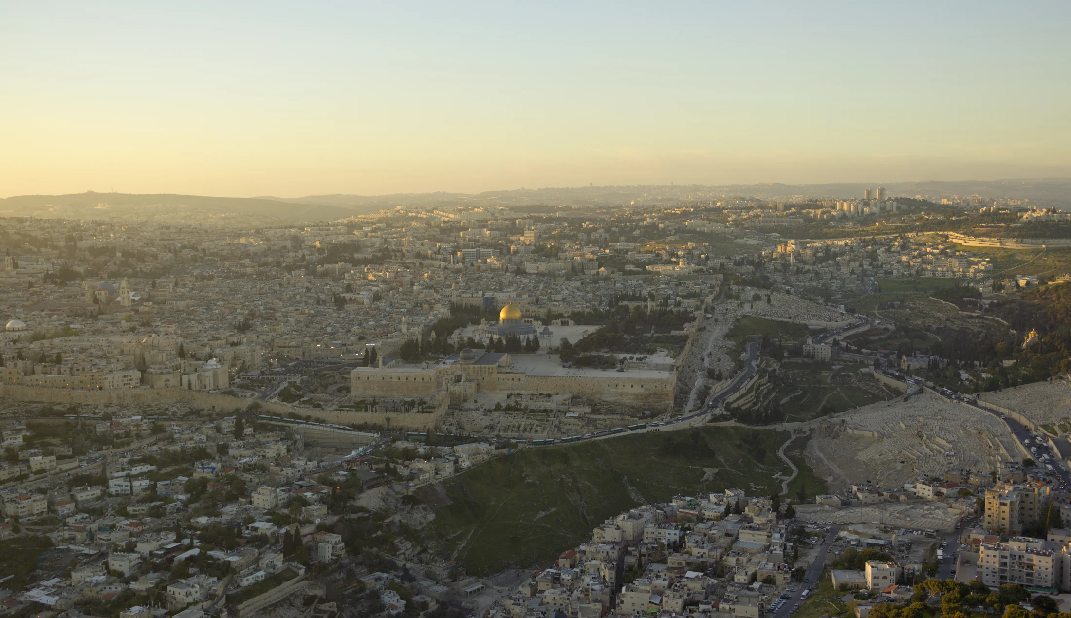 Kota Tua Yerusalem dengan Dome of the Rock